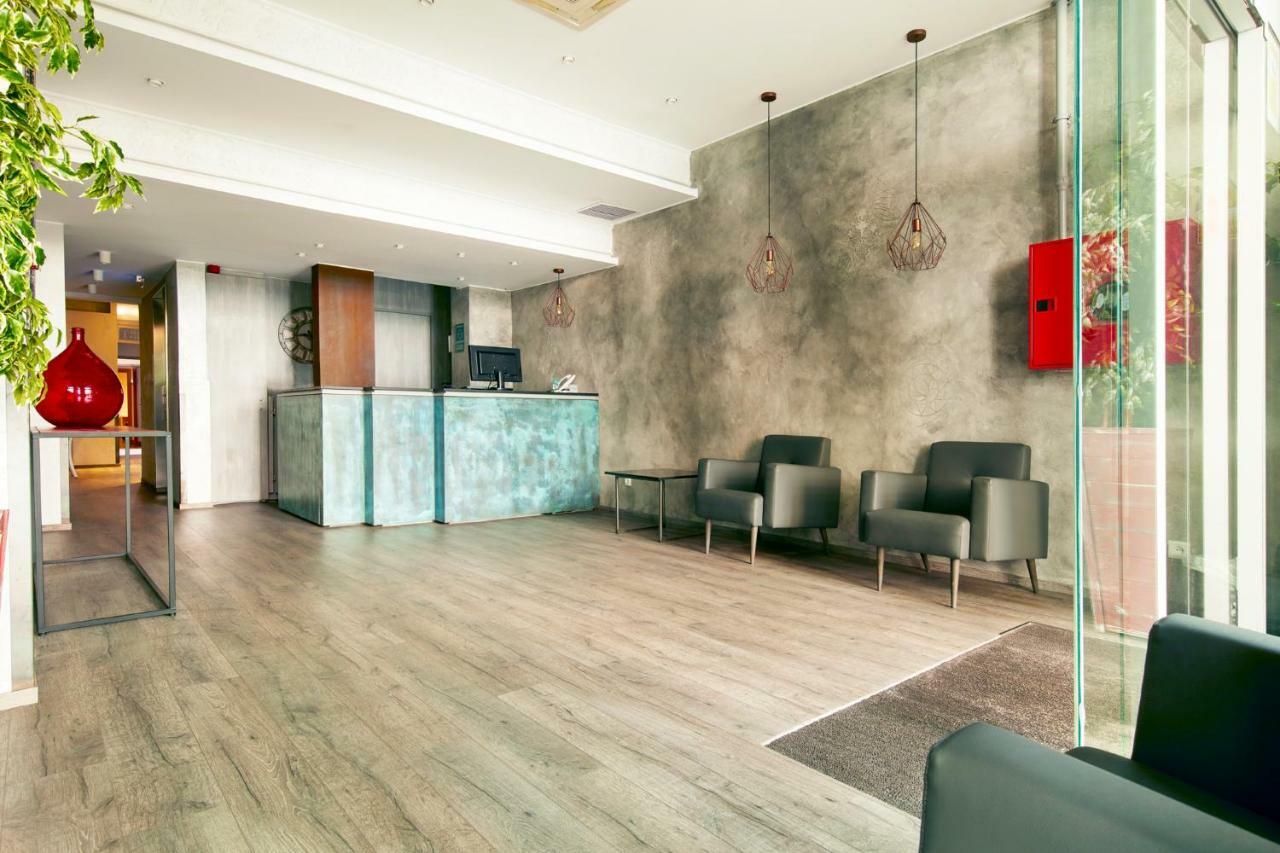 Hotel Transit Barcelona Bagian luar foto